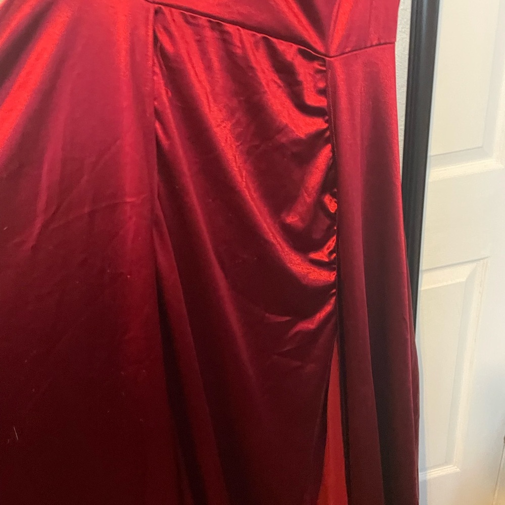 Red Windsor dress with lace up back - Picture 4 of 4